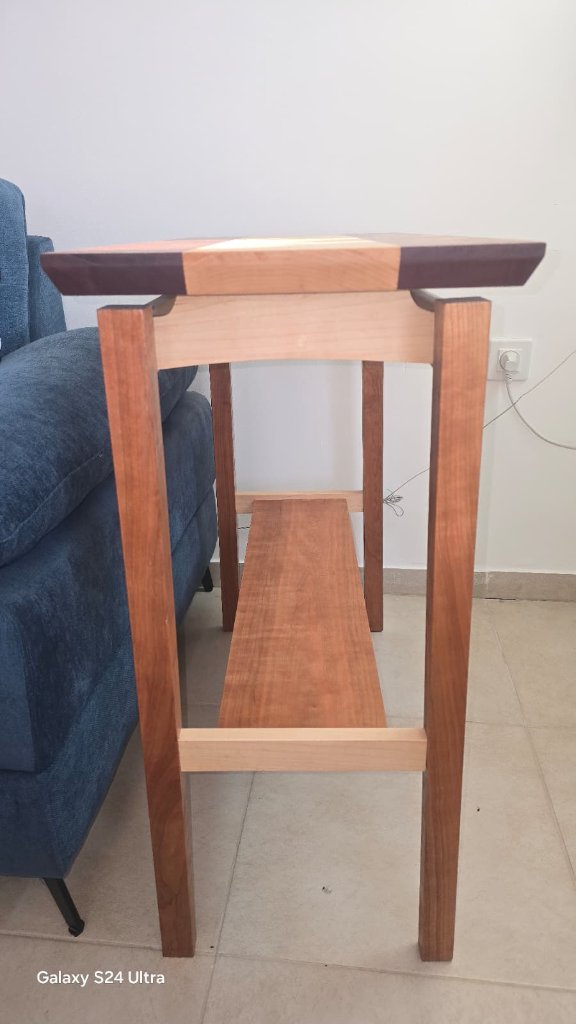 שולחן כניסה